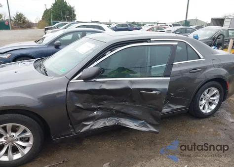 2015 Chrysler 300 Limited z USA, uszkodzony, nr VIN 2C3CCAAG9FH903892